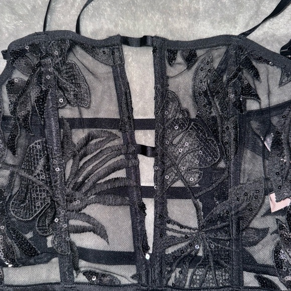 NEW VICTORIAS SECRET CORSET 🤍 - Picture 2 of 7